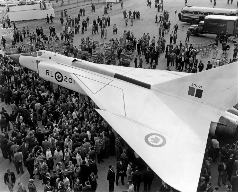 <b>STOLT:</b> Et av de stolteste øyeblikkene i Canada etter krigen var da Avro Arrow ble rullet ut foran 15 000 tilskuere. Med de rette motorene skulle Arrow ha klart tre ganger lydhastigheten.