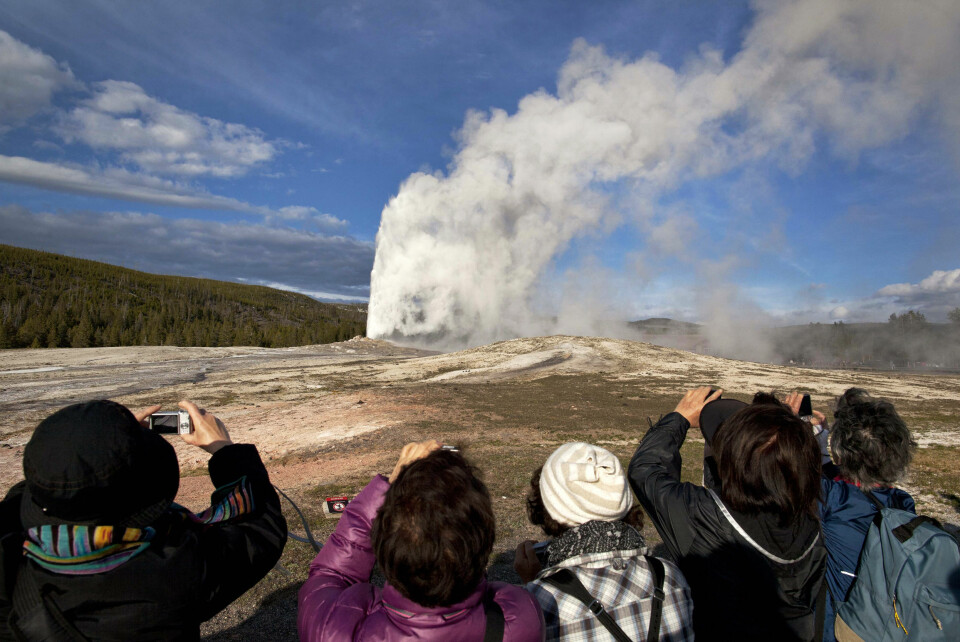 SITTER PÅ EN BOMBE: Geysiren Old Faithful er en av de mest populære attraksjonene i Yellowstone Nasjonalpark, men også et synlig bevis på at området ligger på en supervulkan som når som helst teoretisk sett kan gå i lufta.
