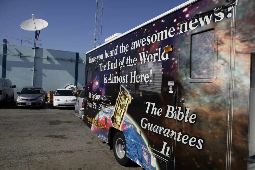 <b>GODE NYHETER:</b> Radioevangelisten Harold Camping mente bibelen kunne garantere at verden skulle gå under i 2011. <br/>Han tok feil.