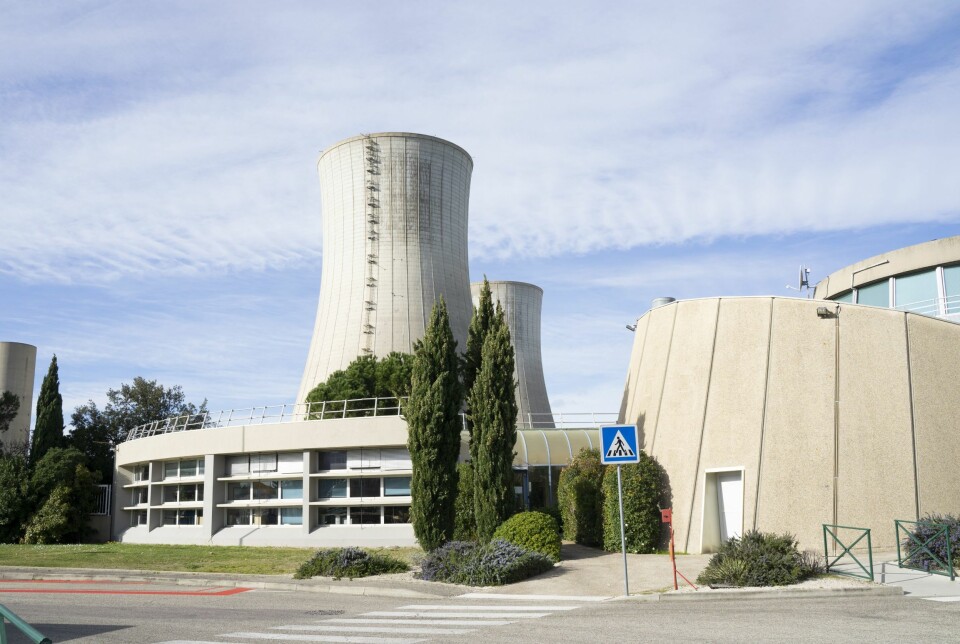 BRENSELSFABRIKK: I denne siloen er det 1000 sentrifuger som anriker uran til brenselsstaver. Anriket uran blir til briketter som måler en centimeter og veier syv gram. Hver av dem produserer energi på linje med 688 liter olje eller et tonn kull. De settes sammen til fire meter høye tårn som settes inn i reaktoren.