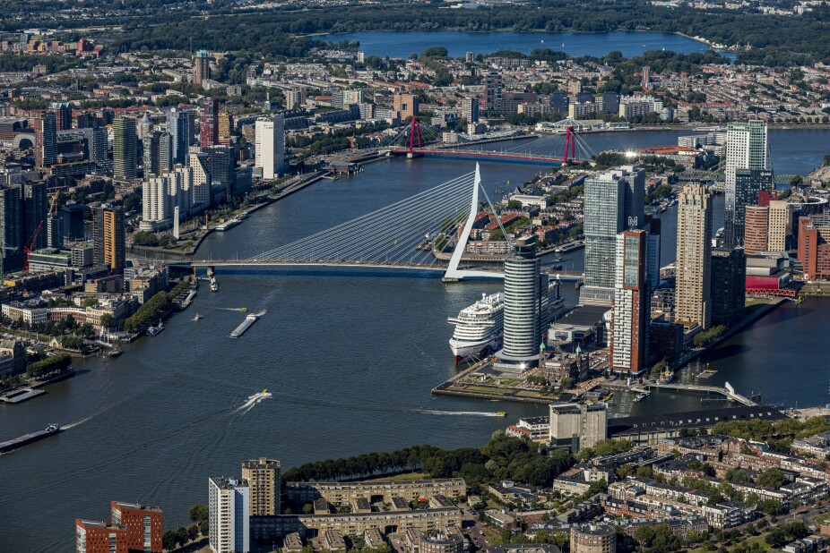 <b>ENORM HAVN:</b> Havnen er hjørnesteinsbedriften og grunnfjellet i Rotterdam, og det hevdes at havnen sysselsetter 90 000 mennesker på en eller annen måte. 