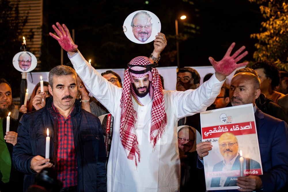 <b>KOSTBAR IMAGE-KRISE:</b> Drapet på Jamal Khashoggi utløste reaksjoner og demonstrasjoner over hele verden. Men Saudi Arabiske myndigheter nøyde seg med en beklagelse og noen arrestasjoner.