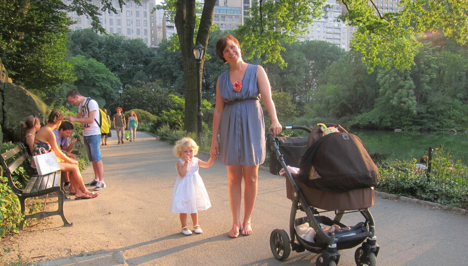 TUR MED ELINE: Det ble mange 
turer i Central Park da familien bodde i New York.