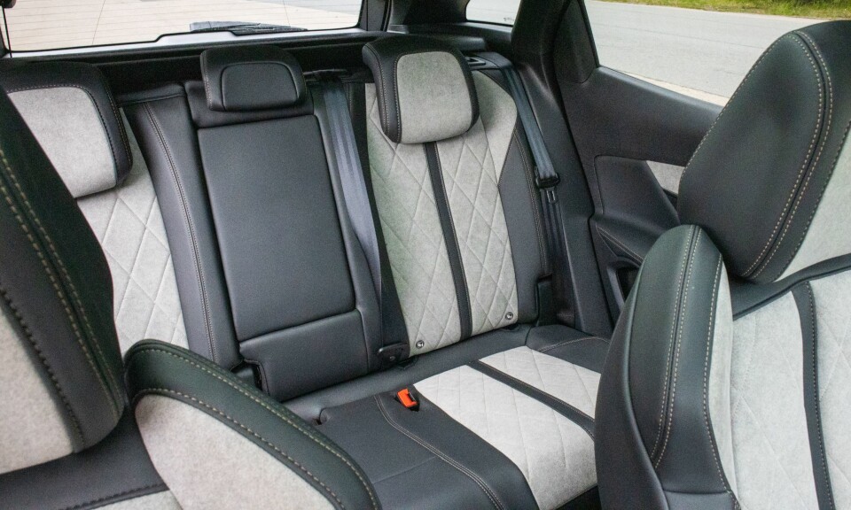 PLASS BAK: De innvendige målene gjør at 3008 fungerer bra for en normalfamilie.