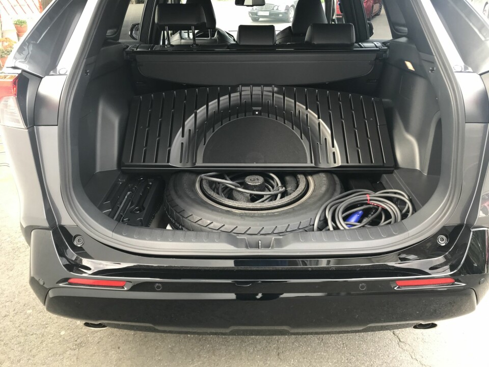 RESERVEHJUL: Across har noe mindre bagasjeplass på grunn av reservehjulet.