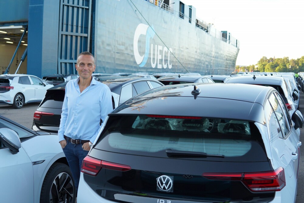 <b>STOLT:</b> VW-direktør Harald Edvardsen-Eibak ønsker ID.3st velkommen.