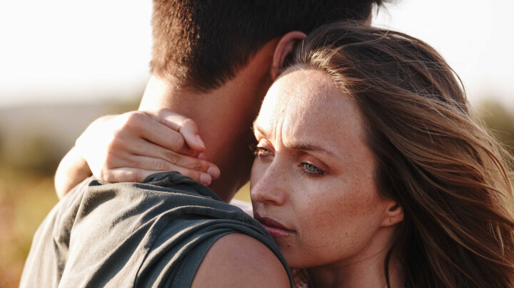 Ektemannen er blant landets rikeste. Han skjuler en hemmelighet