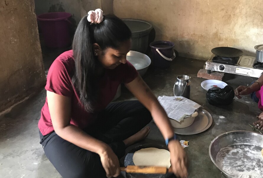 UVANT MAT: Martine lager chapati-lomper, et klassisk indisk bakverk.