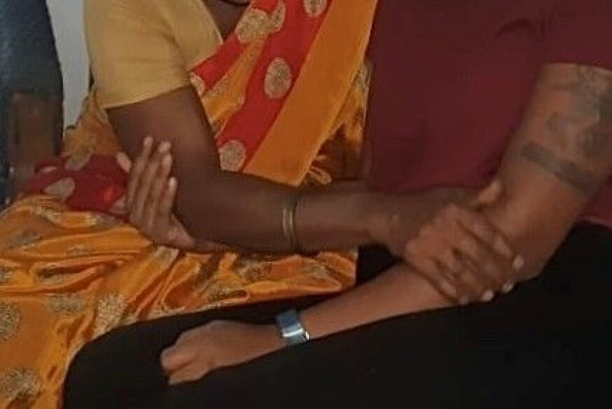 MOR OG DATTER: Møtet med sin biologiske mor ble sterkt.