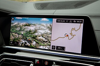<b>BRATT, SVINGETE:</b> Kartvisiningen i BMW X5 illustrerer godt sjarmen med Vestlandsveiene. 