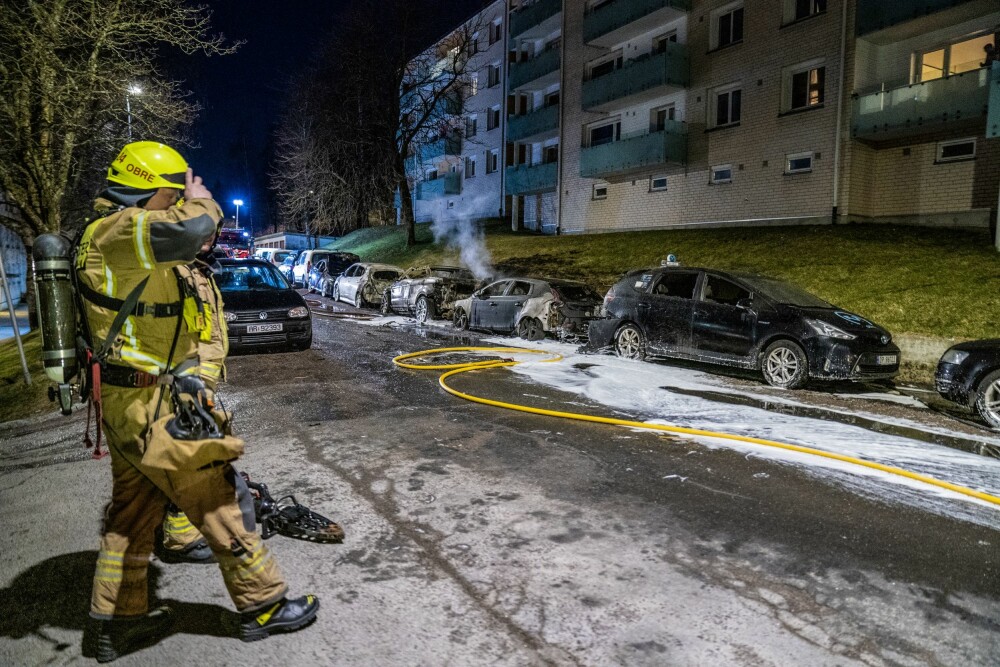 <b>HETT I NABOLAGET:</b> Fem biler gikk med i det politiet mener er en påtent brann på Sletteløkka på Linderud i Oslo i slutten av mars i år.