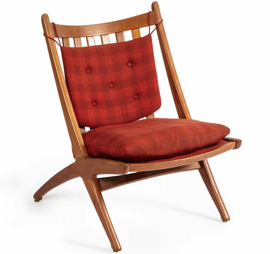 <b>ETTERTRAKTET STOL: </b>En klassiker med veldig god sittekomfort. Krysset stol, designet av Fredrik Kayser fra Bergen i 1955. Vurdering: Kr 12 000