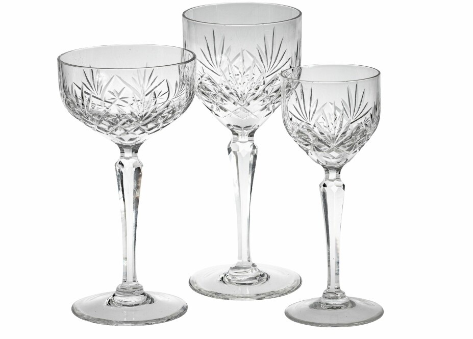 <b>KRYSTALL:</b> Marie-glassene fra Hadeland er alltid populære, her teller samlingen 30 glass. Vurdering: Kr 3000–5000