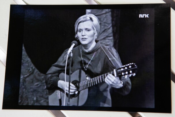<b>SANG PÅ TV:</b> – Her er jeg med i et lørdagsunderholdningsprogram på NRK i 1972. 