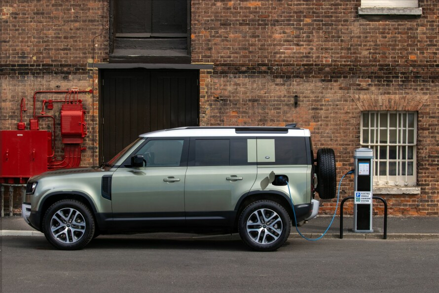 TIL NORGE: Land Rover Defender PHEV har forventet levering i januar 2021
