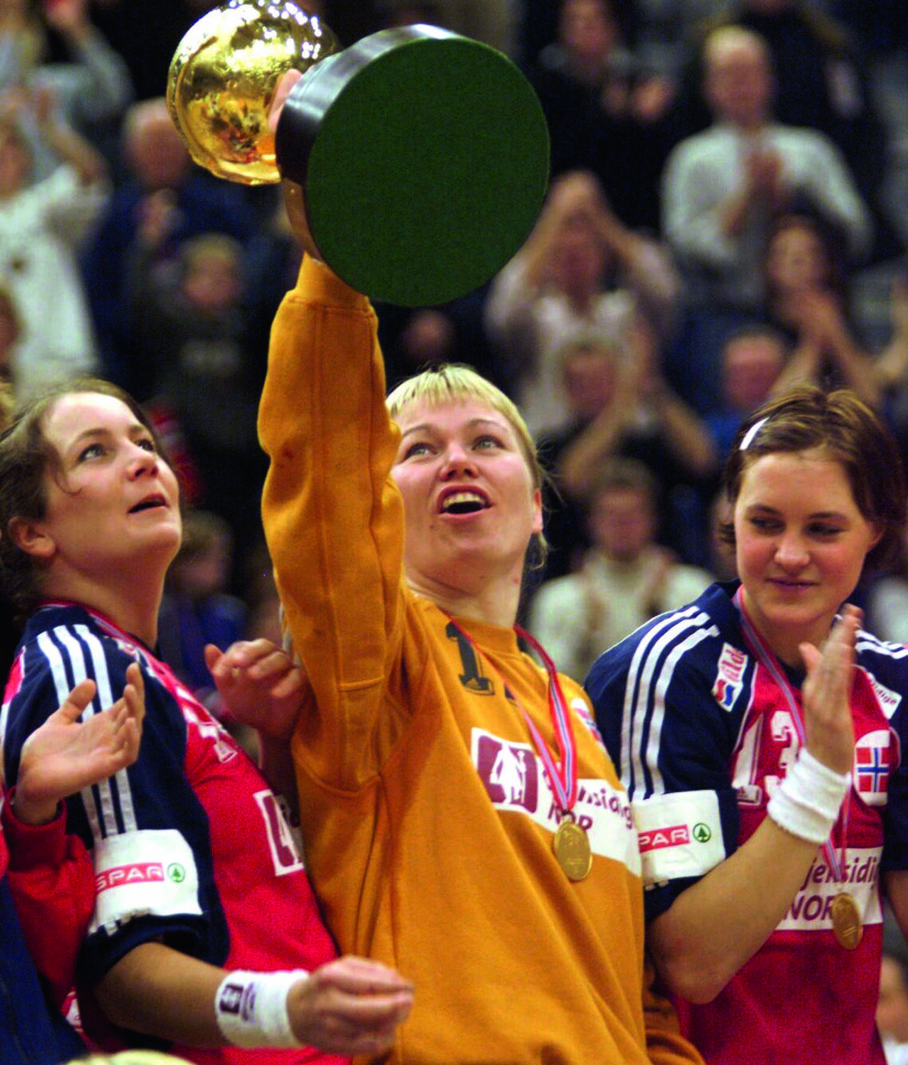 MER ENN HÅNDBALL: – Det er viktig for meg å bli tatt seriøst for å være mer enn tidenes beste målvakt innen håndball, sier Cecilie.