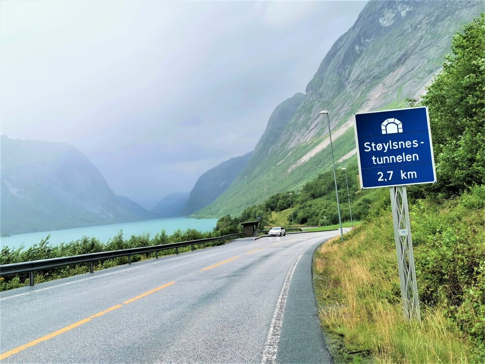 LIVSFORSIKRING: Støylsnes-tunnelen erstattet veistrekningen som er bombardert av kampestein. Men for å hindre nye ulykker lik den Jan Roger Klakegg ble utsatt for, måtte tunnelen forlenges betydelig. Den sto klar i 2022.