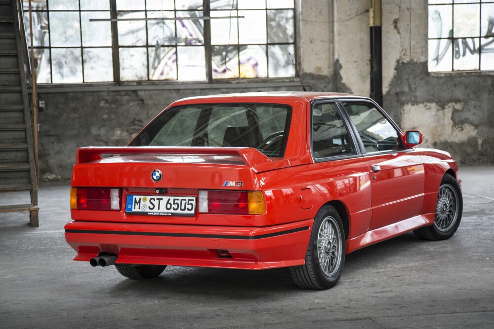 <b>FØRSTE GENERASJON:</b> BMW M3 E30