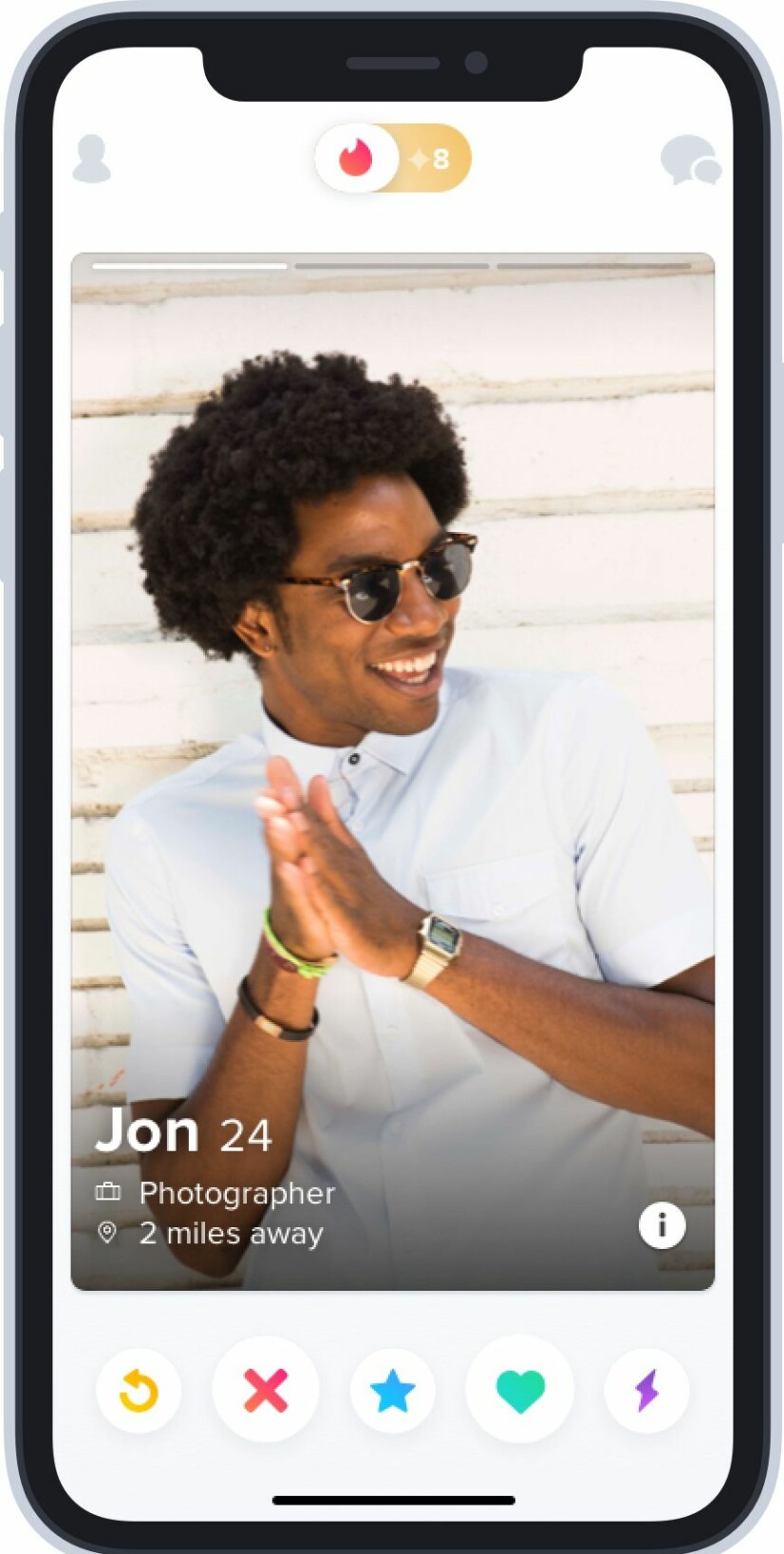 VIKTIGE BILDER: Profilbildene dine er viktige på Tinder, fordi de er innsalget ditt. Ifølge parterapeuten bør de representere dine verdier og hva du vil.