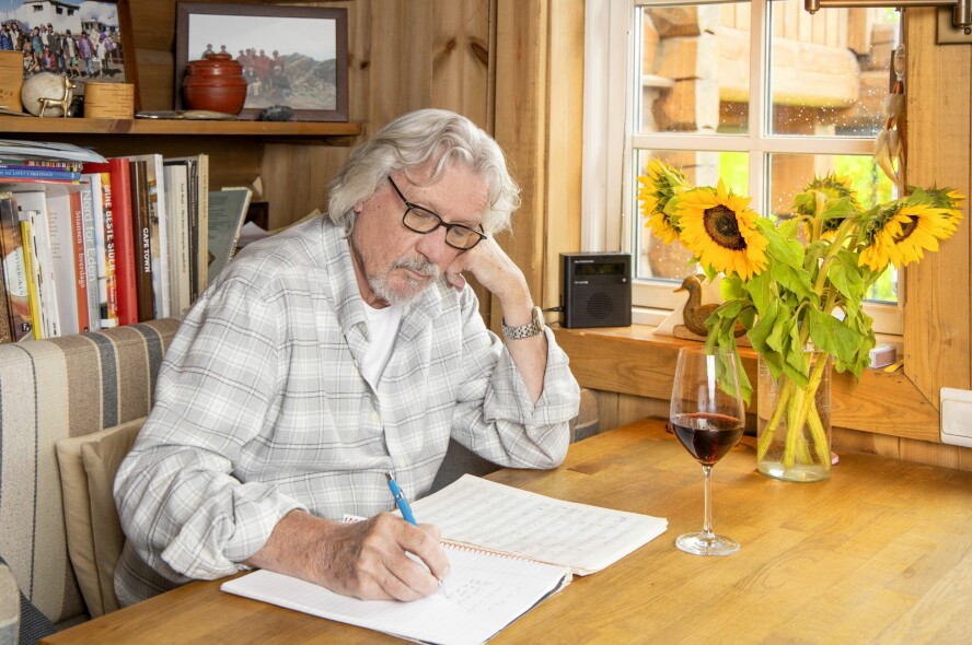 INSPIRASJON: Her skriver Benny om solsikkene. Vi venter spent på om det blir en sang på neste års plate.