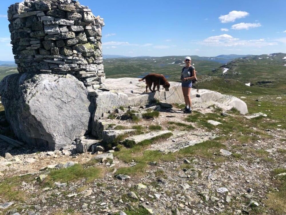 UT PÅ TUR: Bjørn og Ferd Helene går mange og lange turer i fjellet.