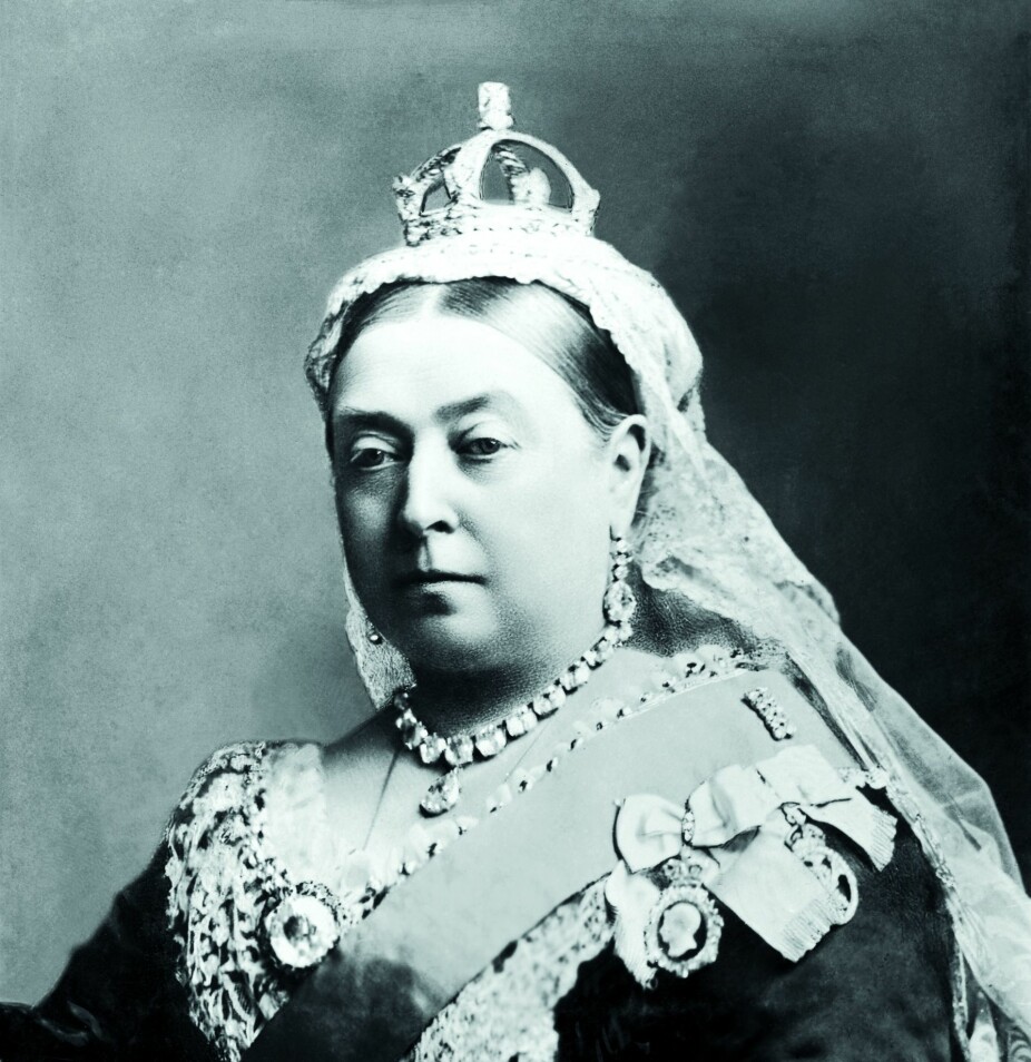 <b>DEN TRO­FAS­TE:</b> Et­ter ek­te­man­nen prins Al­berts død gikk dron­ning Vic­to­ria kledd i sort res­ten av li­vet. Hun var enke i nes­ten 40 år. Hun var plikt­opp­fyl­len­de, opp­tatt av fol­kets ve og vel og en for­kjem­per for høy mo­ral og kysk­het. Hun har fått en hel tids­epo­ke, vik­to­ria­ti­den, opp­kalt et­ter seg.