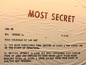 LIVSVIKTIG KOMMUNIKASJON: Eksempel på et telegram sendt fra London til motstandsfolk i Norge. Telegrammene kunne f.eks. inneholde informasjon om flyslipp av våpen og mat.
