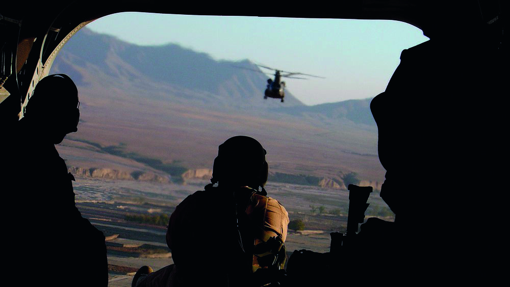 <b>ILDDÅPEN:</b> De norske marine­soldatene på vei i Chinook-helikoptere på vei fra Kabul til Bagram under utplasseringen i Afghanistan i 2005.