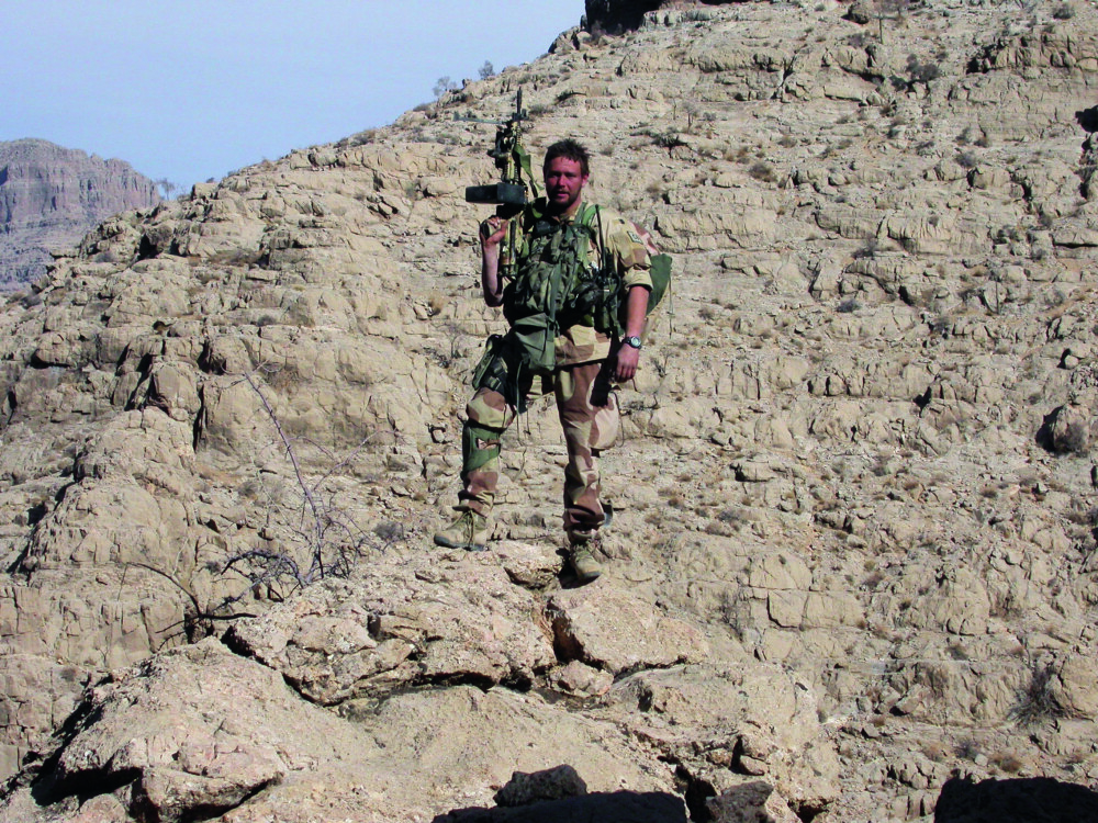 <b>JAKT PÅ FIENDEN:</b> Kenneth Bjerkelund på fjellpatrulje i Baghni-dalen etter å ha returnert etter bakholds­angrepet. 