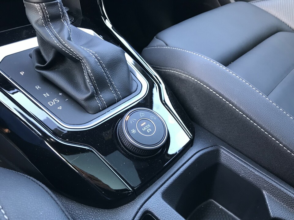 PROGRAMMERT: Med hjulet på midtkonsollen kan du velge mellom ulike kjøreprogrammer.