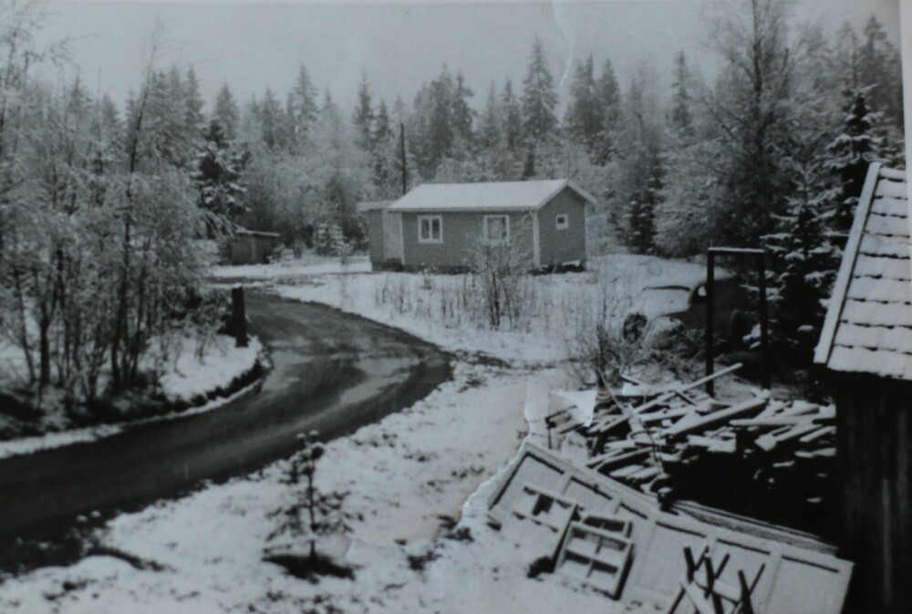 <b>FØRSTE HJEM:</b> Det vesle lyseblå huset bygde Ludvig selv på tomten til foreldrene på Råholdt.