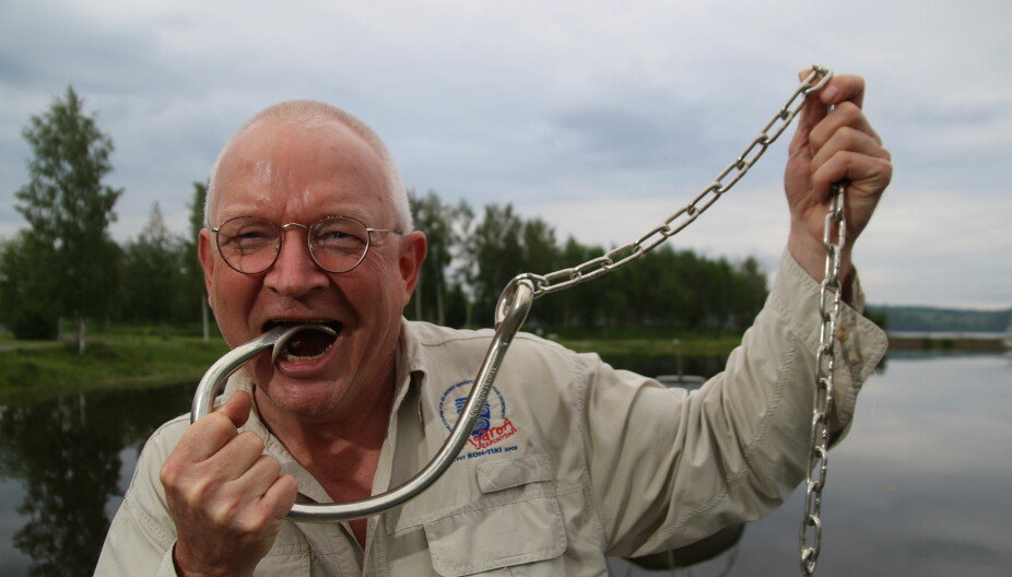 ALT OM FISKEKROKER: Geir Sivetzen, kjent som Dr. Hook, kan det meste som er verdt å vite om fiskekroker.