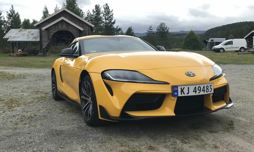 POTENT: Digre luftinntak og lange, smale hovedlykter gir en aggressiv front.