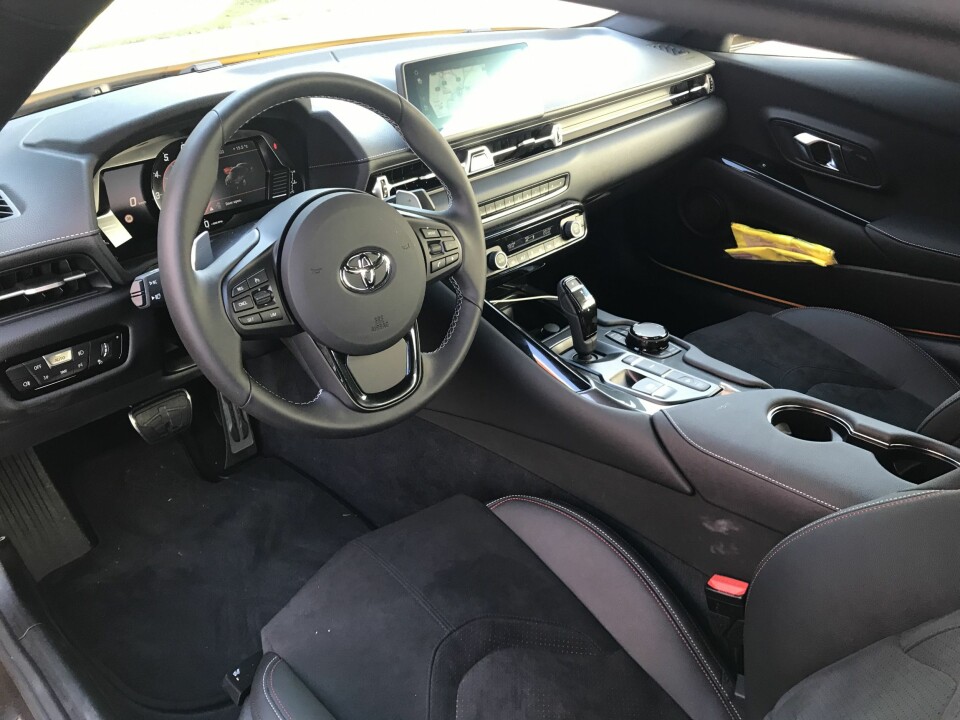 MYE BMW: Har man kjørt enn nyere BMW vil man straks være mer vant til interiøret enn en Toyota-eier.