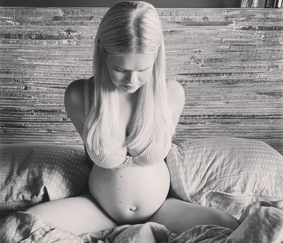 GRAVID: Julianne Nygård er gravid i 25. uke. Sist hun hadde spebarn ammet hun i halvannet år, denne gangen håper hun å kunne amme like lenge. Om brystene blir preget av ammingen, er hun åpen for å operere dem.