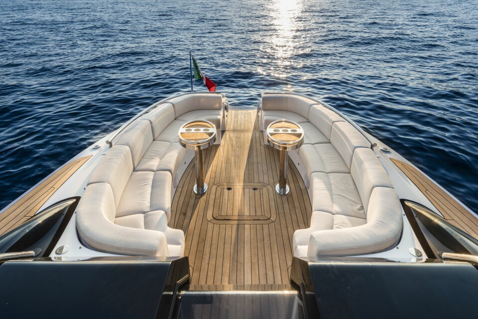 FOR FINVÆR: Akterdekket i Wooden Boats 14M kan også brukes på rene hyggeturer.