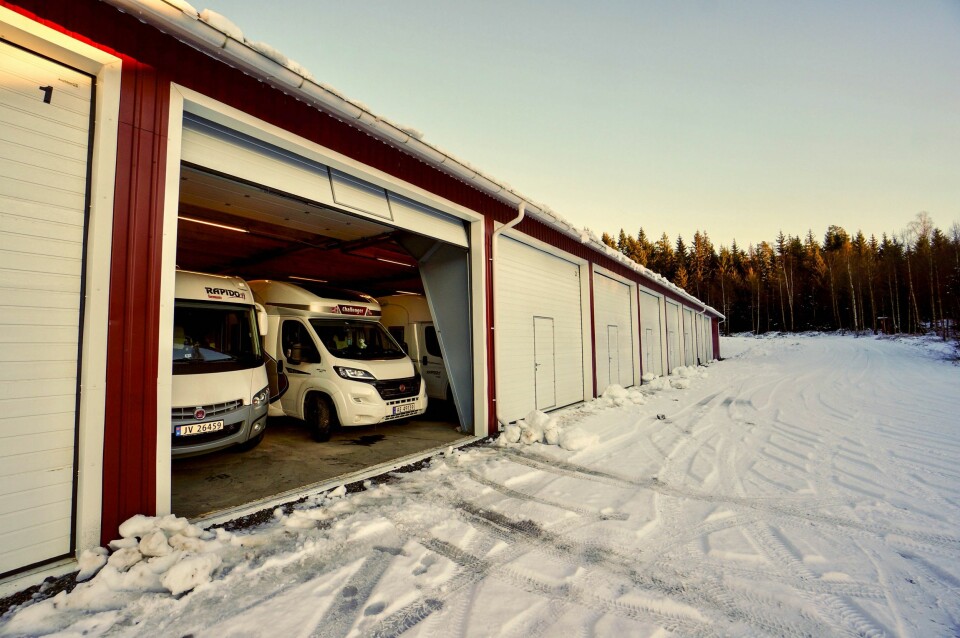 LA OM: Fjeld gård i Østfold gikk fra plantedyrking til å tilby minilager og lagerplass for blant annet bobiler.
