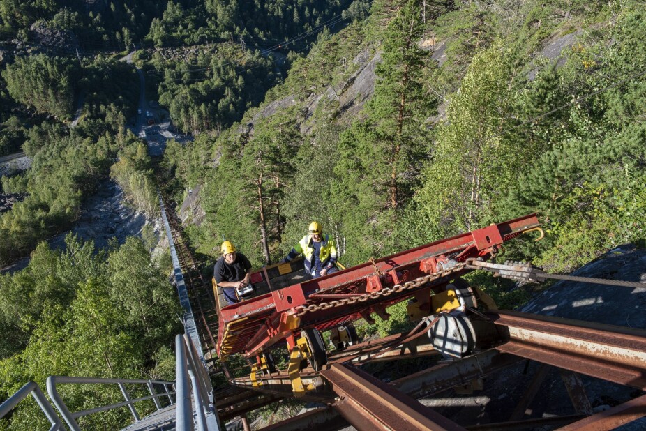 <b>BRATT:</b> Trallebanen i Jimdalen får unnarennet til en hoppbakke til å virke flatt. Det er i mot­bakke det går oppover, konstaterer Jogeir Almstad og Svein Gunnar Remme.