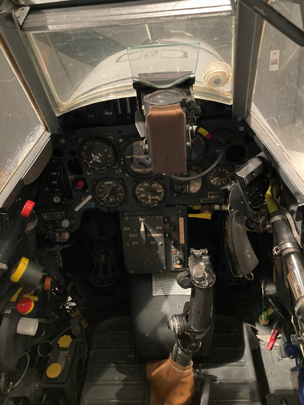 <b>COCKPIT:</b> Også cockpiten fremstår akkurat slik den var i 1943.