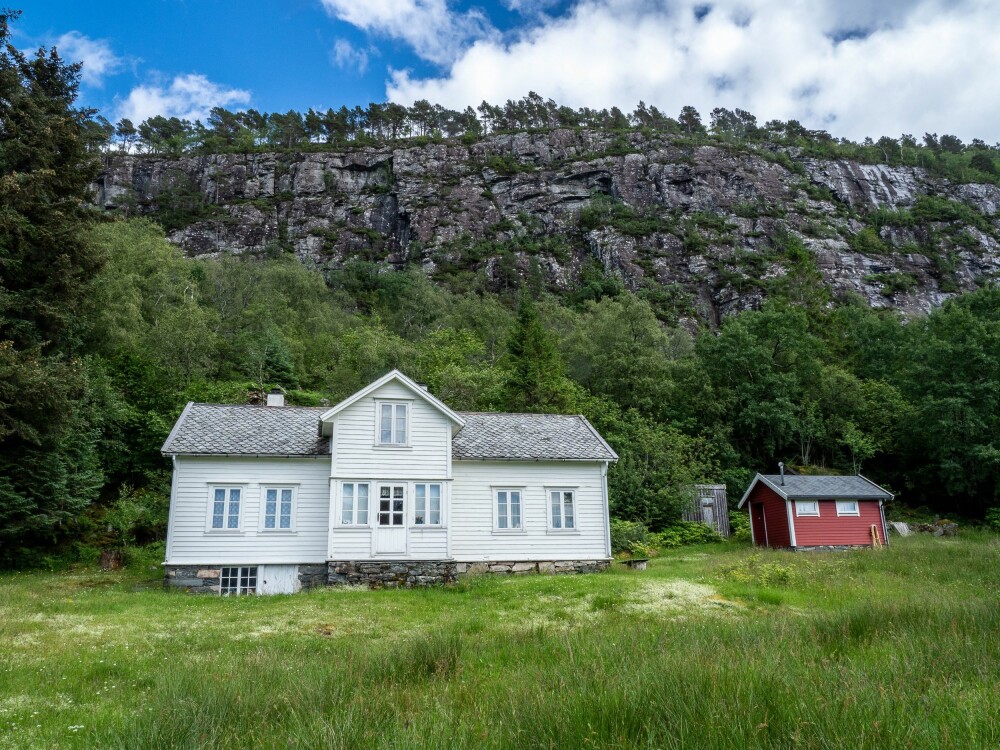 <b>SENTRAL:</b> I fjellsiden ovenfor huset til motstandsmannen Isak Bredvik lå radiostasjonen «Roska». 