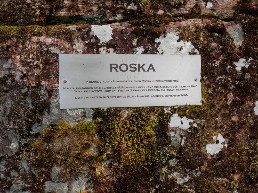 <b>GJENFUNNET:</b> Roska var i flere tiår nærmest glemt, men i 2009 ble stasjonen funnet, og en plakett satt opp. Hytta var det imidlertid ingenting igjen av.