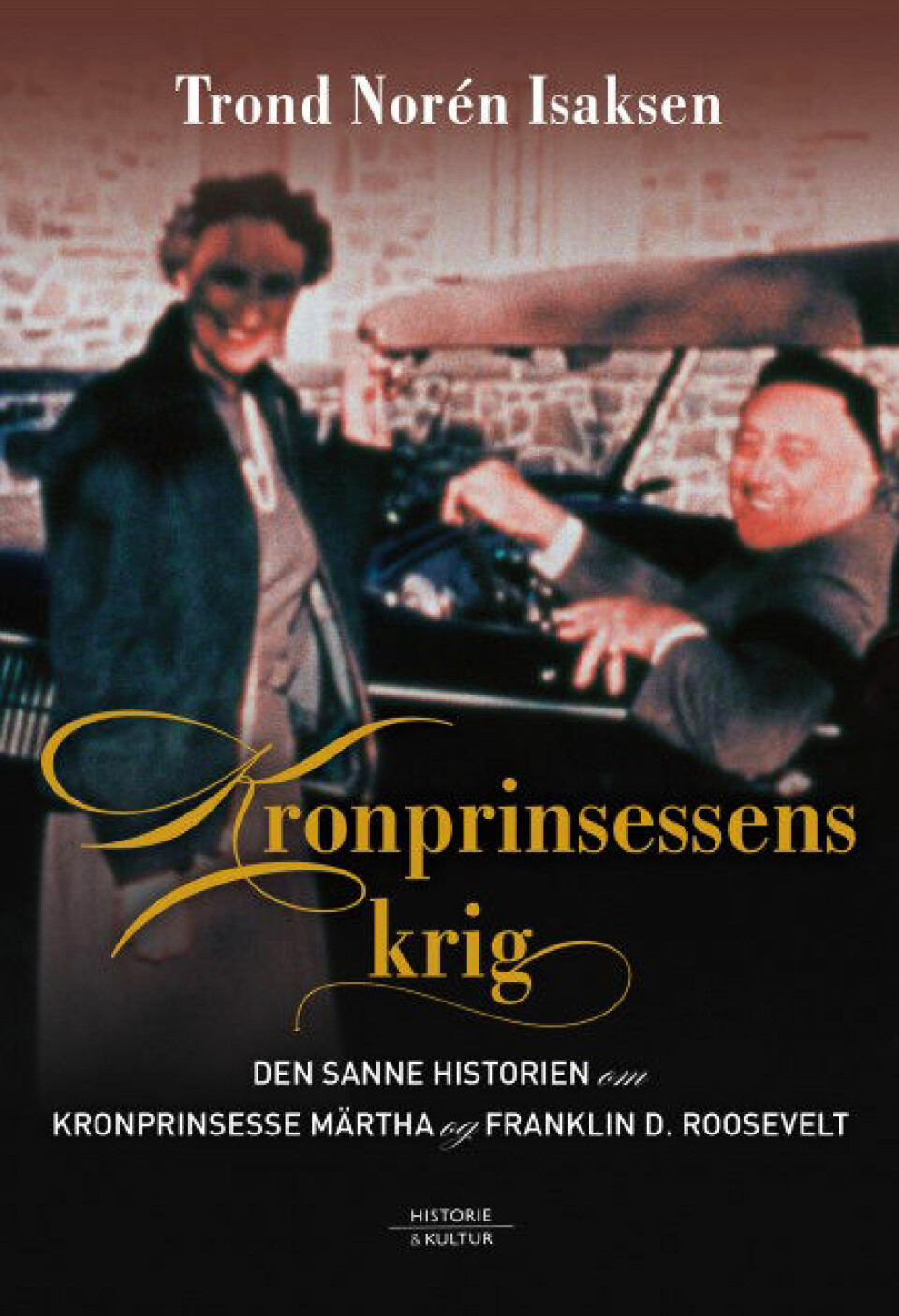 AKTUELL: I boken Kronprinsessens krig. Den sanne historien om kronprinsesse Märtha og Franklin D. Roosevelt tar historikeren Trond Norén Isaksen leserne med bak kulissene i Det hvite hus, hvor kronprinsesse Märtha gjorde en viktig politisk, diplomatisk og humanitær innsats. Hverken før eller senere har noen i det norske kongehuset vært tettere på verdensbegivenhetenes sentrum.