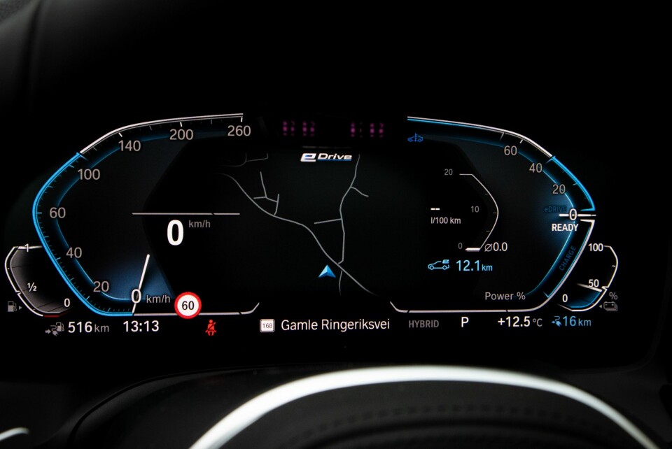 DIGITAL: De klassiske, analoge BMW-instrumentene er historie. Men den moderne varianten har sine styrker.