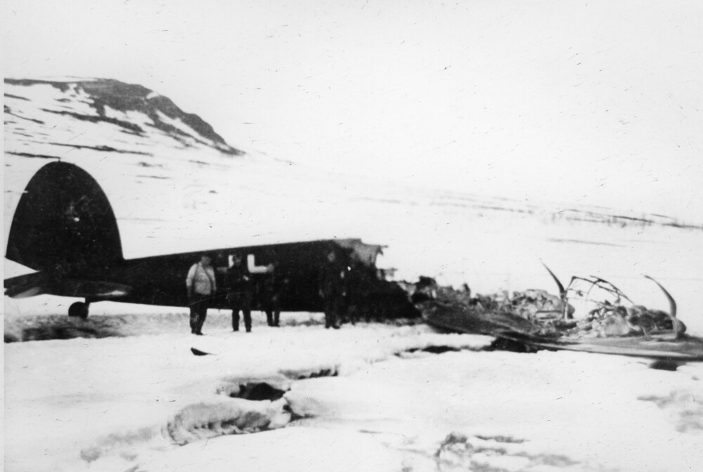 <b>BLE PLYNDRET:</b> Heinkel 111-H3 ble beskutt av to Gloster Gladiator fra Bardufoss og gikk ned på Fjorboteneidet 24. mai 1940. 80 år senere ble flyvraket plyndret av fem tyskere.