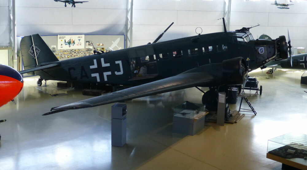 <b>ORIGINALEN:</b> Ju 52/3m i Forsvarets flysamling på Gardermoen. Flyet var ett av 11 som brakte et bergbatteri til General Dietls hardt pressede styrker ved Narvik den 13. april 1940. Det islagte vannet var da dekket av snø, og kun ett av flyene greide å lette igjen.
