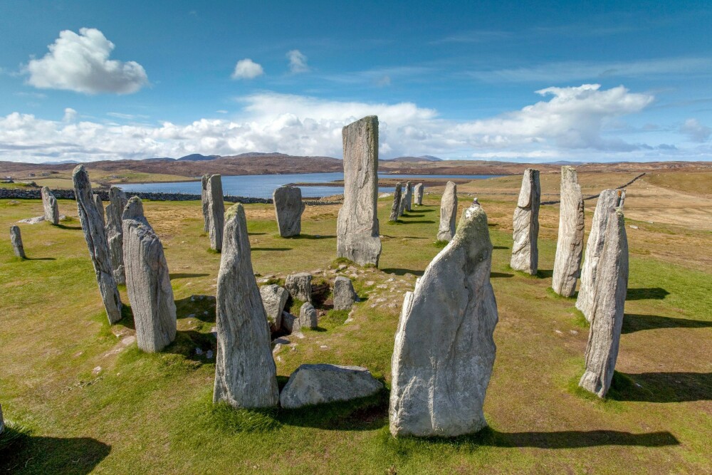 <b>STONEHENGE:</b> Callanish Stones på Lewis er en serie med stående steiner i et korsformet mønster. De antas å ha blitt oppført for rundt 5000 år siden, og er dermed eldre enn Stonehenge-steinene.