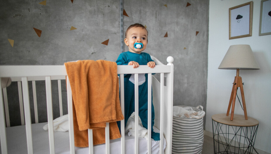 GOD MORGEN: Noen babyer liker tidlige morgener bedre enn foreldrene. Men er det noe å gjøre med det? Vi har spurt to eksperter.