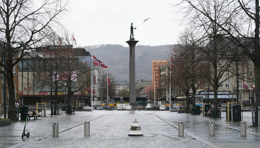 FOLKETOMT: Nordmenn gikk mindre, men sov mer etter korona-nedstegningen tidligere i år. Her er folketomme gater i Trondheim på nasjonaldagen 17. mai.