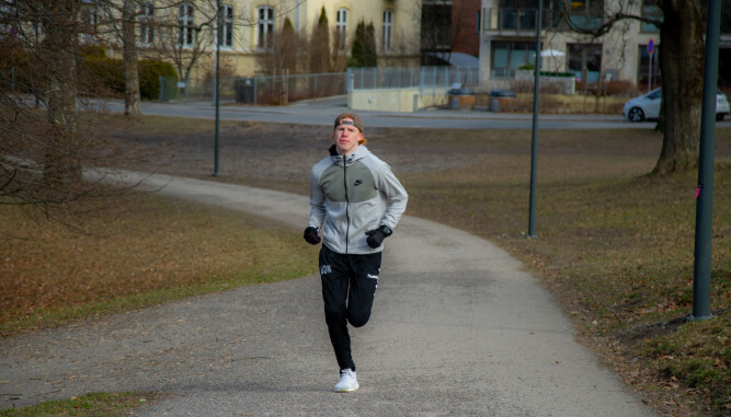 JOGGEBØLGE: Til tross for at det oppsto en «joggebølge», gikk antallet skritt markant ned etter korona-nedstengningen.