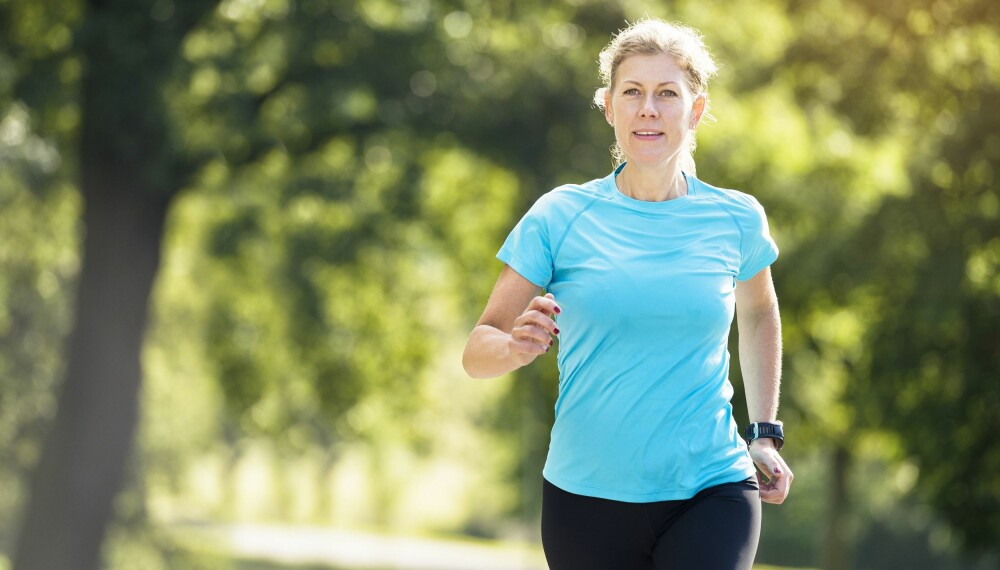 TREN RIKTIG: Fysisk aktivitet som belaster skjelettet, som løping og styrketrening, reduserer risikoen for benskjørhet.